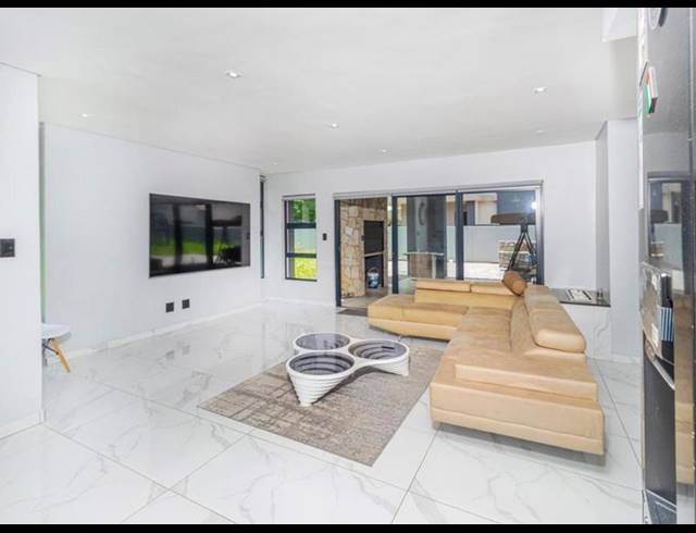 6 BEDROOM HOUSE FOR SALE IN ZWARTKOP GOLF ESTATE